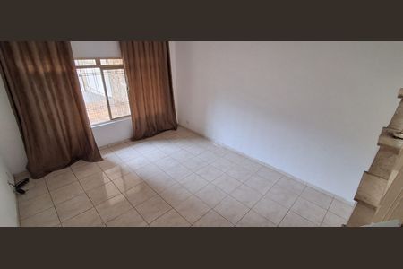 Casa à venda com 176m², 3 quartos e 2 vagas Casa à venda com 176m², 3 quartos e 2 vagasSala