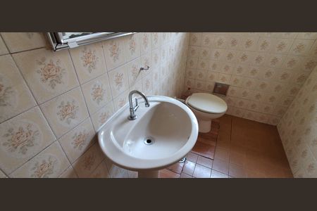 Casa à venda com 176m², 3 quartos e 2 vagas Casa à venda com 176m², 3 quartos e 2 vagasBanheiro Social 2