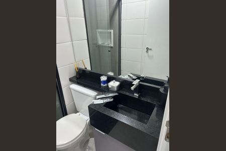 Banheiro de kitnet/studio para alugar com 1 quarto, 28m² em Centro, Mogi das Cruzes