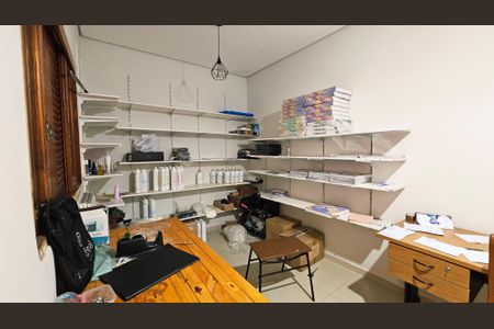 Casa para alugar com 250m², 4 quartos e 5 vagasEscritório