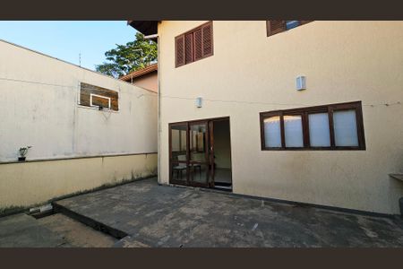 Casa para alugar com 250m², 4 quartos e 5 vagasQuintal