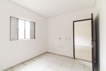 Quarto 1 de casa para alugar com 2 quartos, 90m² em Vila Carmosina, São Paulo