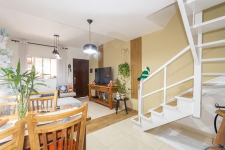 Sala de casa para alugar com 2 quartos, 200m² em Bussocaba, Osasco