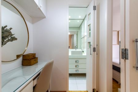 Sala de apartamento à venda com 1 quarto, 40m² em Santo Amaro, São Paulo