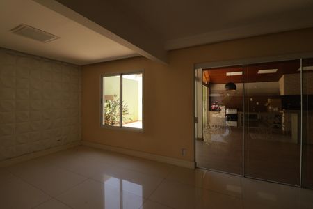 Sala de casa de condomínio para alugar com 2 quartos, 210m² em Jardim Ermida I, Jundiaí