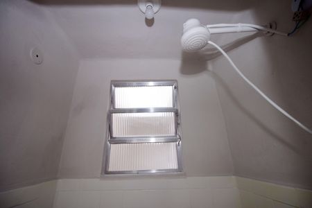 Banheiro Social de casa para alugar com 1 quarto, 50m² em Vista Alegre, Rio de Janeiro