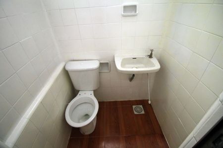 Banheiro Social de casa para alugar com 1 quarto, 50m² em Vista Alegre, Rio de Janeiro