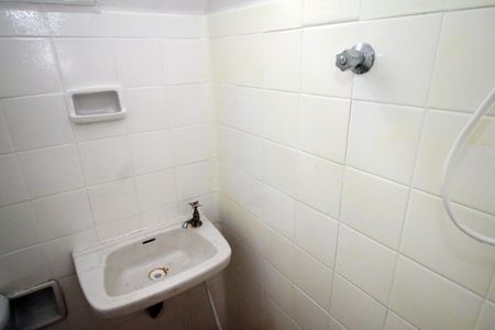 Banheiro de casa para alugar com 1 quarto, 50m² em Vista Alegre, Rio de Janeiro