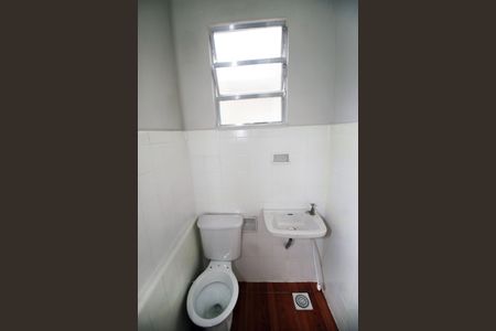 Banheiro de casa para alugar com 1 quarto, 50m² em Vista Alegre, Rio de Janeiro