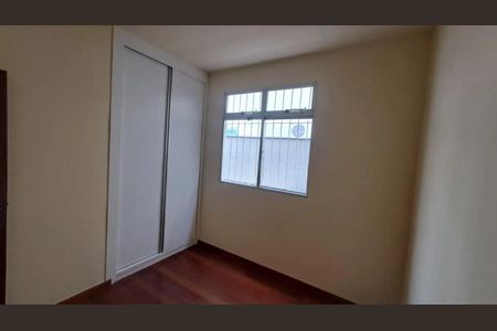 Quarto de apartamento para alugar com 3 quartos, 85m² em Sagrada Família, Belo Horizonte