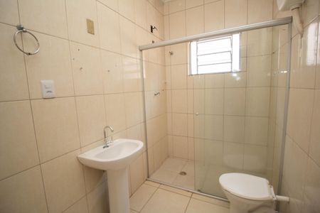 Banheiro Social de casa para alugar com 2 quartos, 180m² em Jardim Marisa, São Paulo