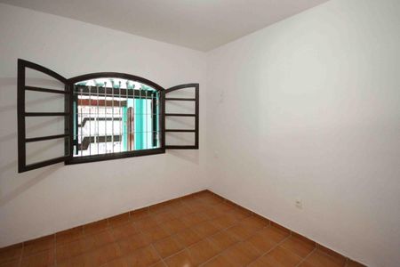 Casa à venda com 5 quartos, 250m² em Vila Antonieta, São Paulo