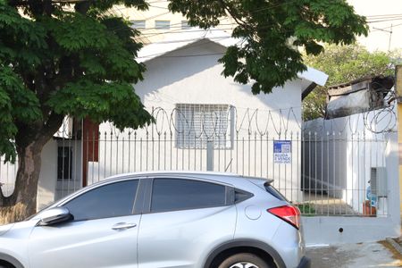 Casa para alugar com 78m², 3 quartos e 3 vagasPlaca instalada na grade da fachada do imóvel - Código da placa: COXT-135