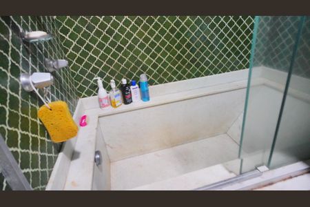 Casa à venda com 240m², 3 quartos e 2 vagasBanheiro suite 