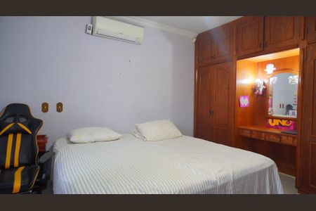 Casa à venda com 240m², 3 quartos e 2 vagasQuarto 3