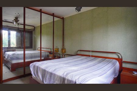 Casa à venda com 240m², 3 quartos e 2 vagasSuite 