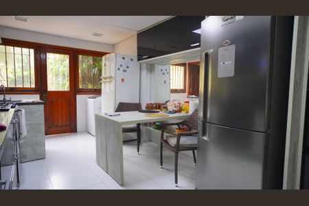 Casa à venda com 240m², 3 quartos e 2 vagasCozinha 