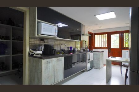 Casa à venda com 240m², 3 quartos e 2 vagasCozinha 