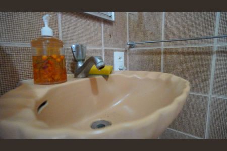 Casa à venda com 240m², 3 quartos e 2 vagasBanheiro serviço 