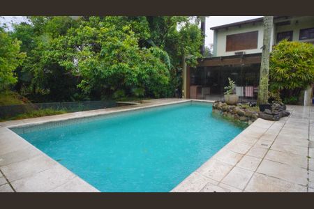 Casa à venda com 240m², 3 quartos e 2 vagasPiscina 