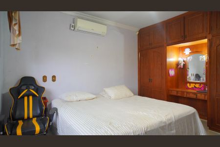 Casa à venda com 240m², 3 quartos e 2 vagasQuarto 3