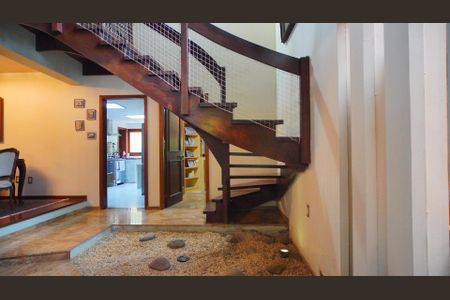 Escada  de casa à venda com 3 quartos, 240m² em Ipanema, Porto Alegre