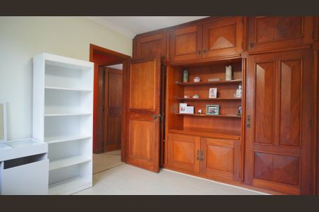 Casa à venda com 240m², 3 quartos e 2 vagasQuarto 4