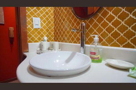 Casa à venda com 240m², 3 quartos e 2 vagasBanheiro Corredor