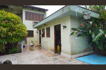 Casa à venda com 240m², 3 quartos e 2 vagasÁrea de serviço 