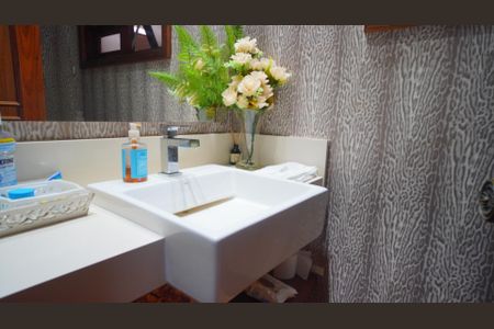 Casa à venda com 240m², 3 quartos e 2 vagasLavabo primeiro andar 