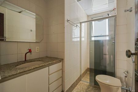 Banheiro de apartamento à venda com 4 quartos, 130m² em Ipiranga, Belo Horizonte