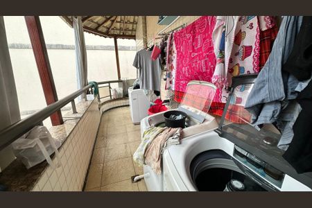 Apartamento à venda com 240m², 3 quartos e 3 vagas Apartamento à venda com 240m², 3 quartos e 3 vagasÁrea de Serviço