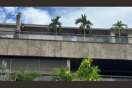 Apartamento à venda com 240m², 3 quartos e 3 vagas Apartamento à venda com 240m², 3 quartos e 3 vagasPlaquinha