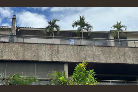 Apartamento à venda com 240m², 3 quartos e 3 vagas Apartamento à venda com 240m², 3 quartos e 3 vagasPlaquinha