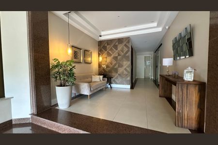 Apartamento à venda com 240m², 3 quartos e 3 vagas Apartamento à venda com 240m², 3 quartos e 3 vagasHall social