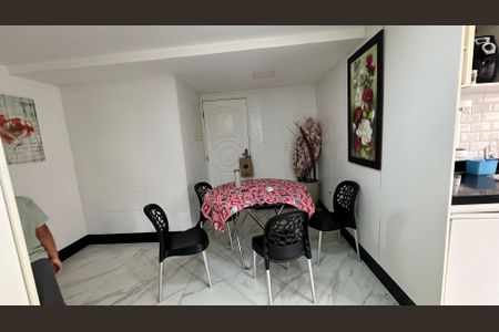 Apartamento à venda com 240m², 3 quartos e 3 vagas Apartamento à venda com 240m², 3 quartos e 3 vagasCozinha