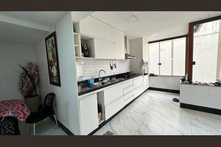 Apartamento à venda com 240m², 3 quartos e 3 vagas Apartamento à venda com 240m², 3 quartos e 3 vagasCozinha