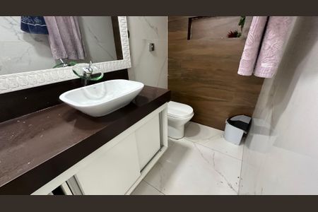 Apartamento à venda com 240m², 3 quartos e 3 vagas Apartamento à venda com 240m², 3 quartos e 3 vagasBanheiro quarto 1
