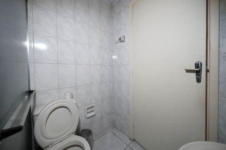 Banheiro de casa para alugar com 2 quartos, 52m² em Burgo Paulista, São Paulo