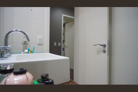 Casa de condomínio à venda com 218m², 3 quartos e 2 vagasBanheiro corredor 