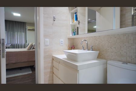 Casa de condomínio à venda com 218m², 3 quartos e 2 vagasBanheiro suite 