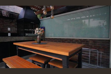 Casa de condomínio à venda com 218m², 3 quartos e 2 vagasÁrea gourmet - pátio da casa 