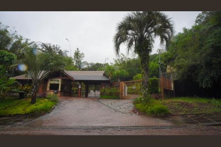 Casa de condomínio à venda com 218m², 3 quartos e 2 vagasFachada e portaria