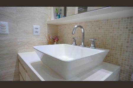 Casa de condomínio à venda com 218m², 3 quartos e 2 vagasBanheiro suite 