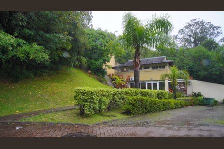 Casa de condomínio à venda com 218m², 3 quartos e 2 vagasMercado 