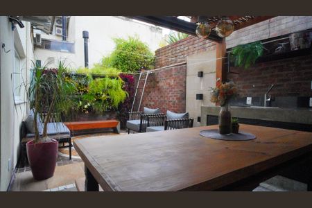 Casa de condomínio à venda com 218m², 3 quartos e 2 vagasÁrea gourmet 