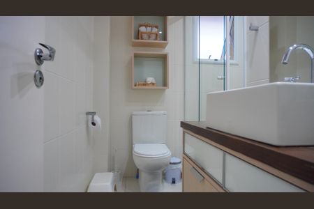 Casa de condomínio à venda com 218m², 3 quartos e 2 vagasBanheiro corredor 