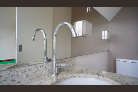 Casa de condomínio à venda com 218m², 3 quartos e 2 vagasBanheiro piso 3