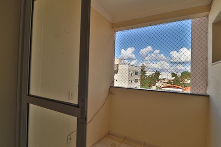 Sacada de apartamento para alugar com 3 quartos, 83m² em Santa Mônica, Uberlândia