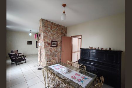 Casa à venda com 4 quartos, 265m² em Tanque, Rio de Janeiro